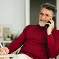 Économisez plus avec les 55+ plans de T-Mobile Économisez plus avec les 55+ plans de T-Mobile